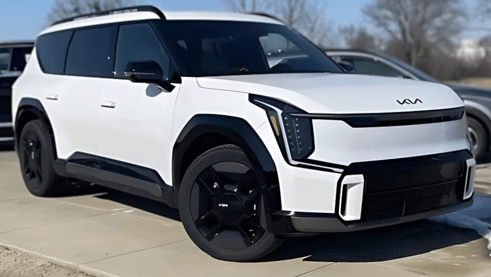 2025 Kia EV9 front view, white