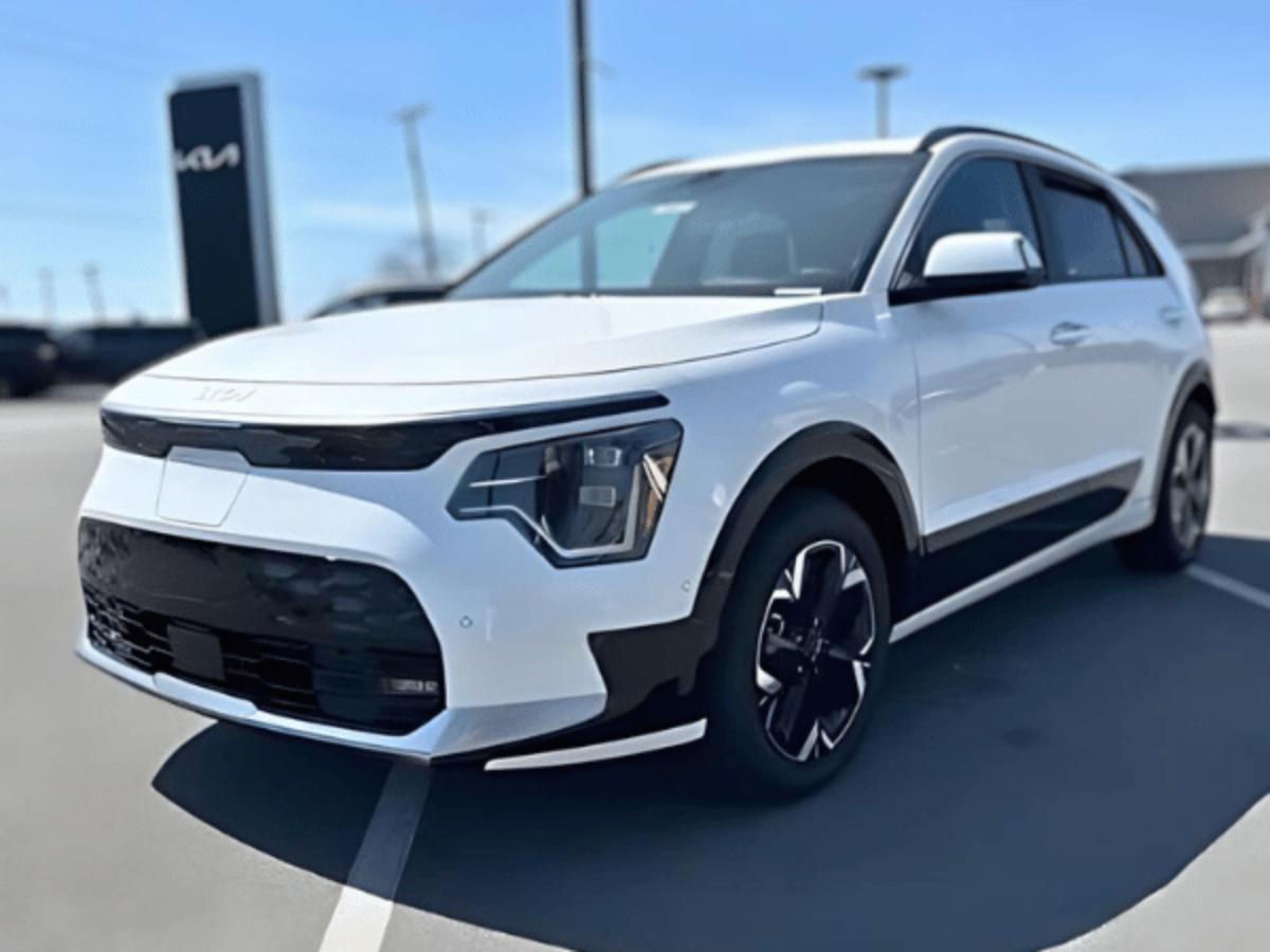 White Kia Niro Crain Kia of Fayetteville