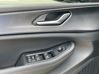 2025 Jeep Grand Cherokee Altitude - RAIN SENSING WIPERS / APPLE CARPLAY