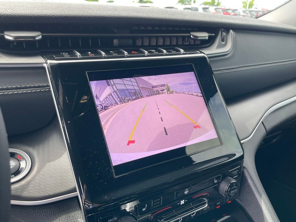 2025 Jeep Grand Cherokee Altitude - RAIN SENSING WIPERS / APPLE CARPLAY