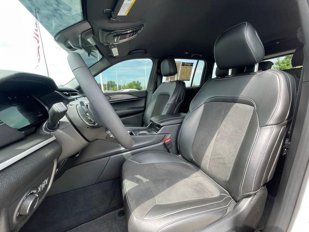 2025 Jeep Grand Cherokee Altitude - RAIN SENSING WIPERS / APPLE CARPLAY