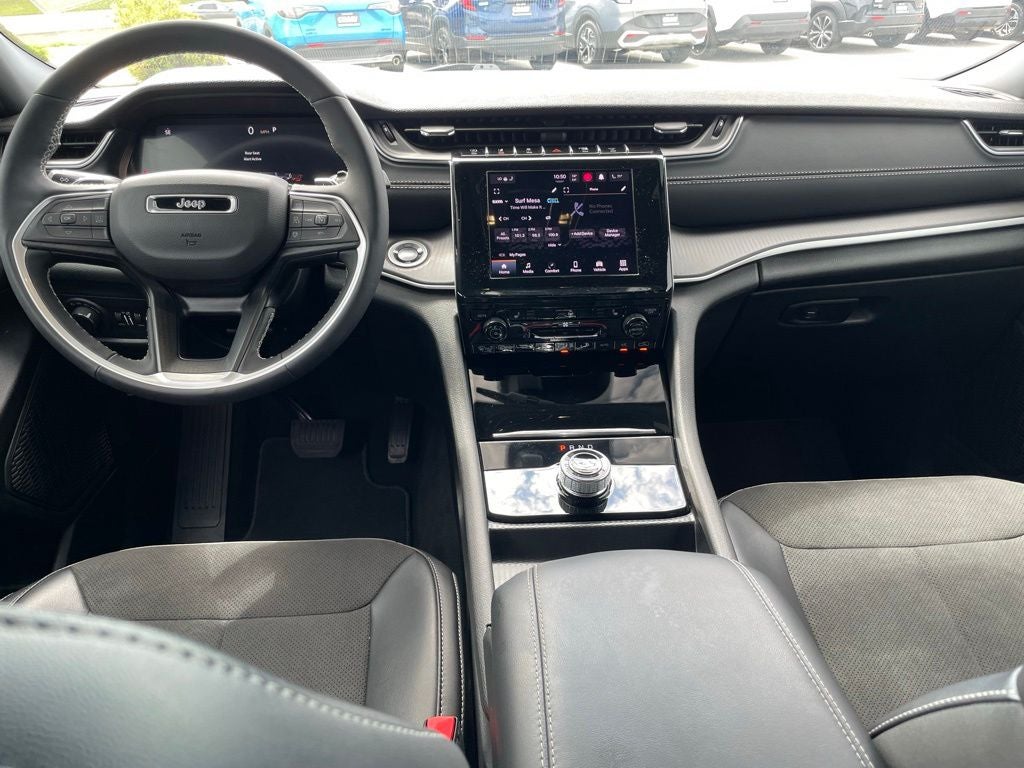 2025 Jeep Grand Cherokee Altitude - RAIN SENSING WIPERS / APPLE CARPLAY
