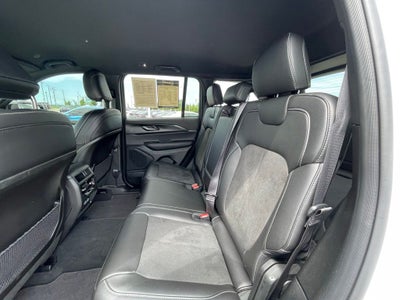 2025 Jeep Grand Cherokee Altitude - RAIN SENSING WIPERS / APPLE CARPLAY