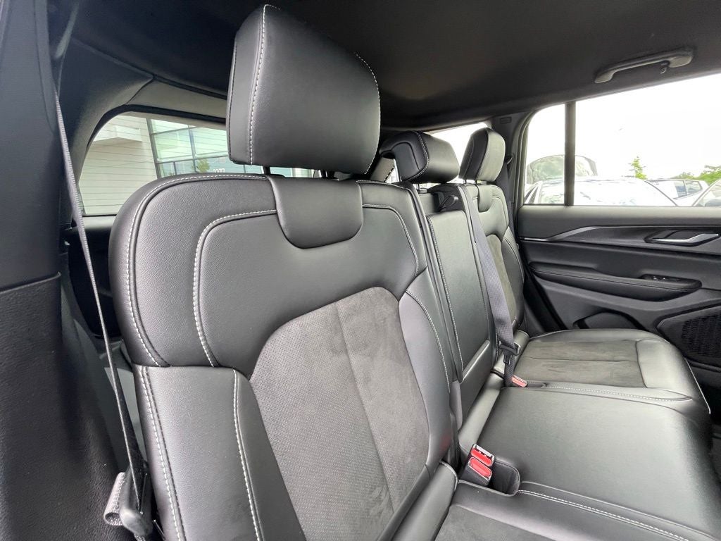 2025 Jeep Grand Cherokee Altitude - RAIN SENSING WIPERS / APPLE CARPLAY