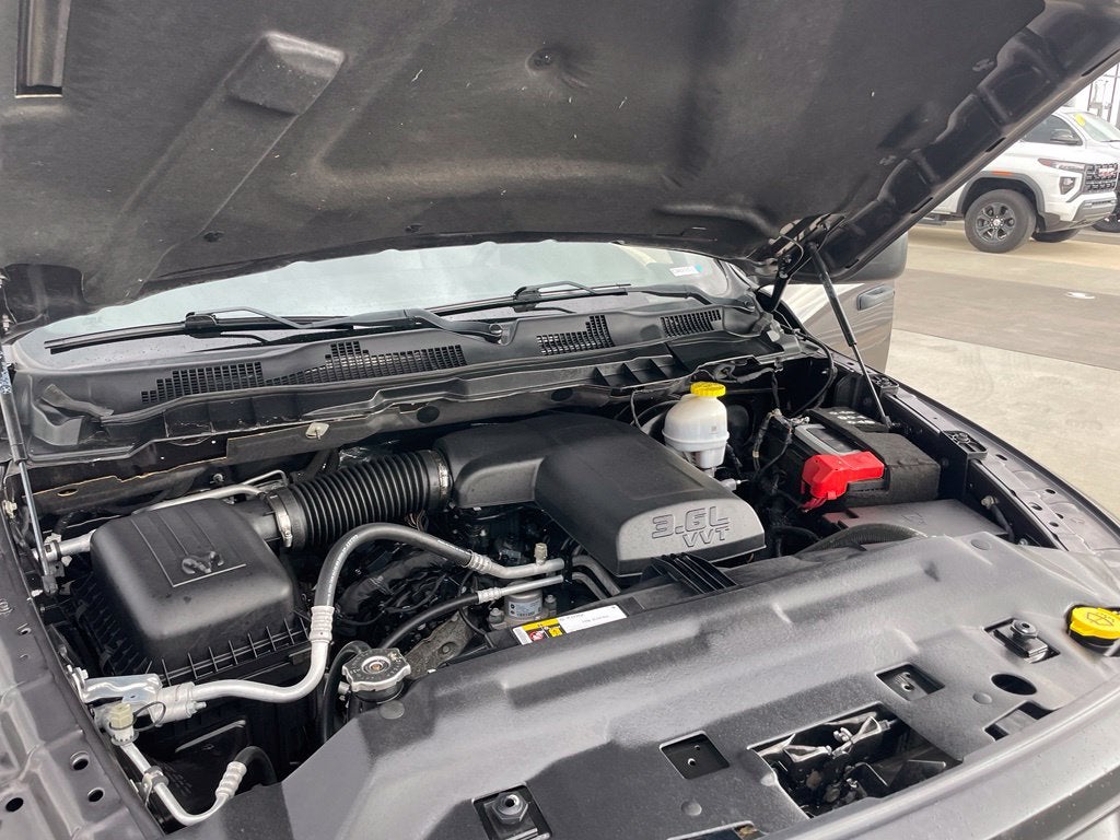 2023 RAM 1500 Classic Warlock - CLASS IV HITCH / 8.4" TOUCHSCREEN