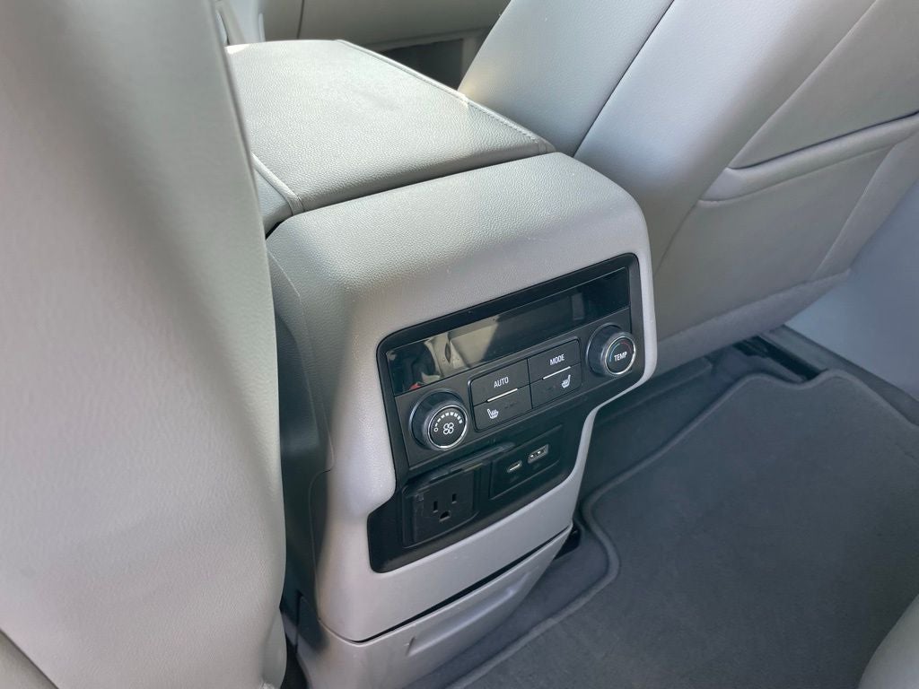 2022 GMC Acadia SLT - MEMORY SEATS / BLIND ZONE ALERT