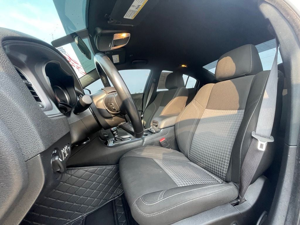 2023 Dodge Charger SXT - 292 HP / AUTO HEADLIGHTS