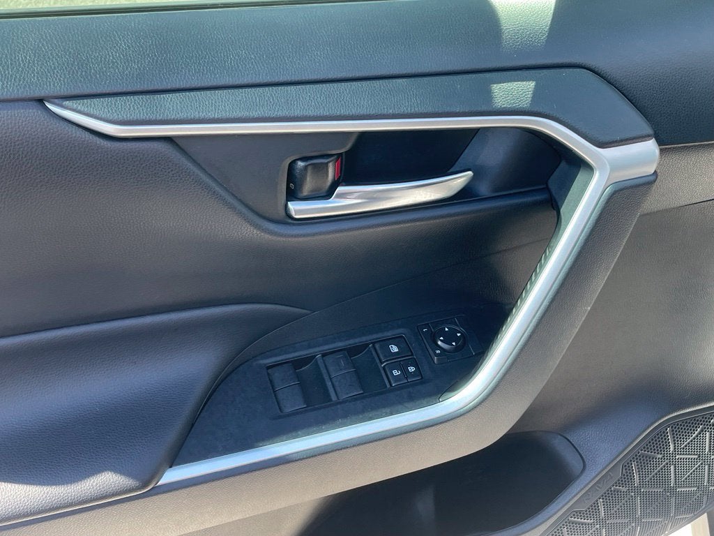 2021 Toyota RAV4 XLE - APPLE CARPLAY / AWD