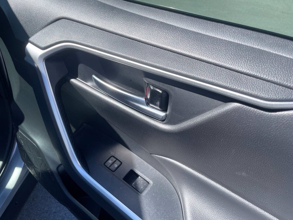 2021 Toyota RAV4 XLE - APPLE CARPLAY / AWD
