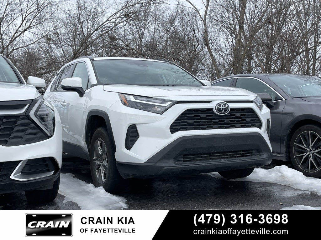 2024 Toyota RAV4 XLE - WIRELESS CARPLAY / BLIND SPOT MONITOR