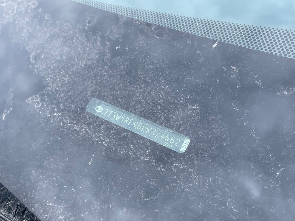 2024 Toyota RAV4 XLE - WIRELESS CARPLAY / BLIND SPOT MONITOR