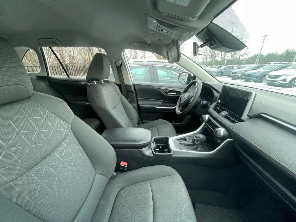 2024 Toyota RAV4 XLE - WIRELESS CARPLAY / BLIND SPOT MONITOR