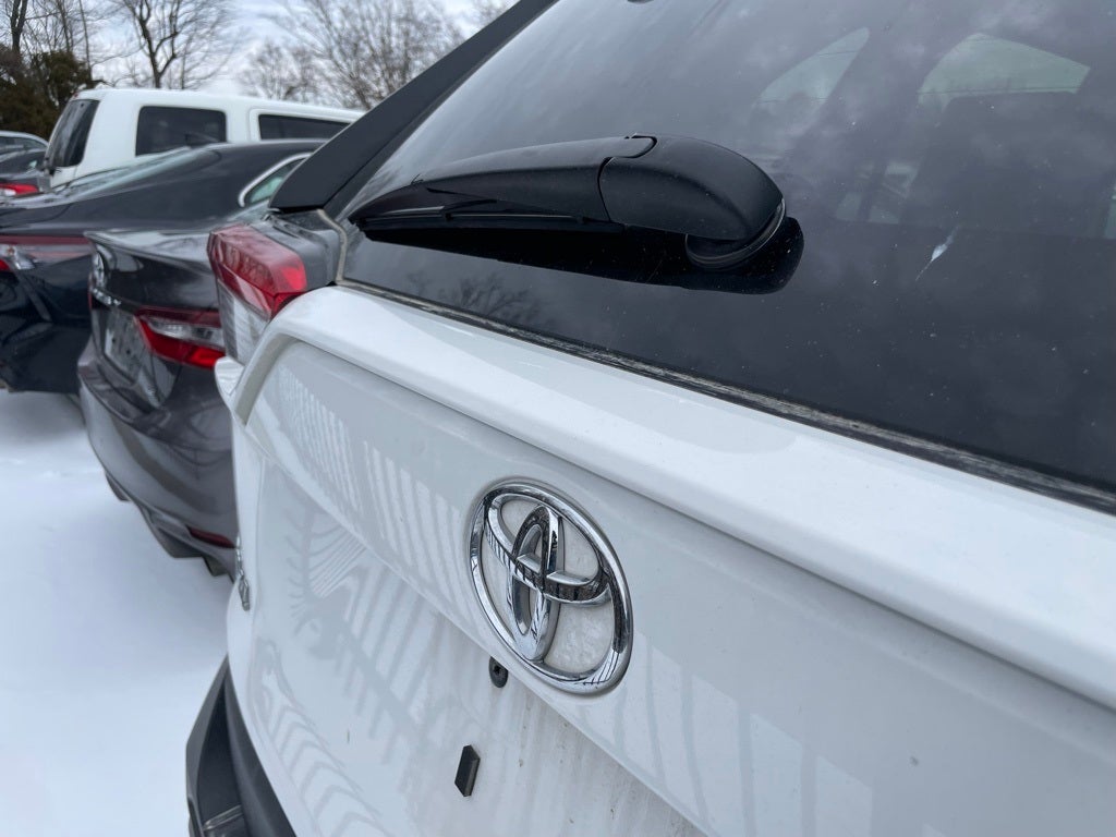 2024 Toyota RAV4 XLE - WIRELESS CARPLAY / BLIND SPOT MONITOR