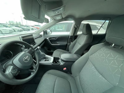 2024 Toyota RAV4 XLE - WIRELESS CARPLAY / BLIND SPOT MONITOR