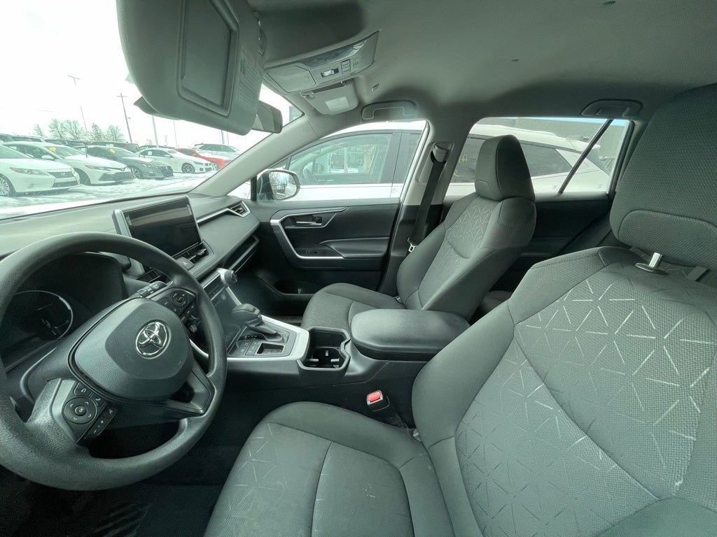 2024 Toyota RAV4 XLE - WIRELESS CARPLAY / BLIND SPOT MONITOR