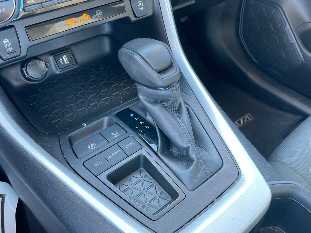 2024 Toyota RAV4 XLE - BLIND SPOT MONITOR / 7 INCH DISPLAY