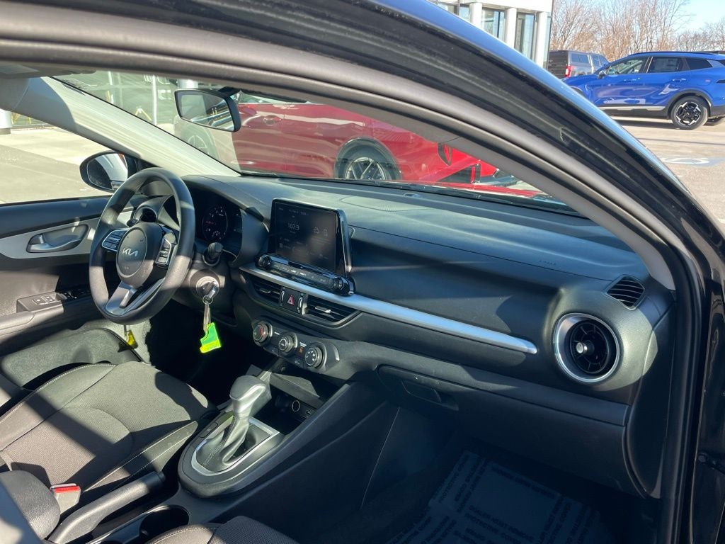 2024 Kia Forte LXS - KIA CERTIFIED / 8 INCH TOUCHSCREEN