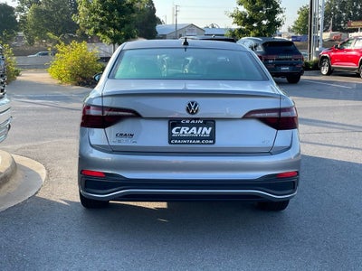2024 Volkswagen Jetta 1.5T SE - 40 MPG / RAIN SENSING WIPERS