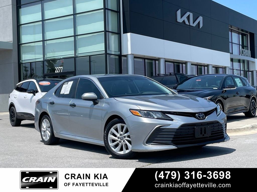 2022 Toyota Camry LE - APPLE CARPLAY / 8 WAY POWER DRIVER SEAT