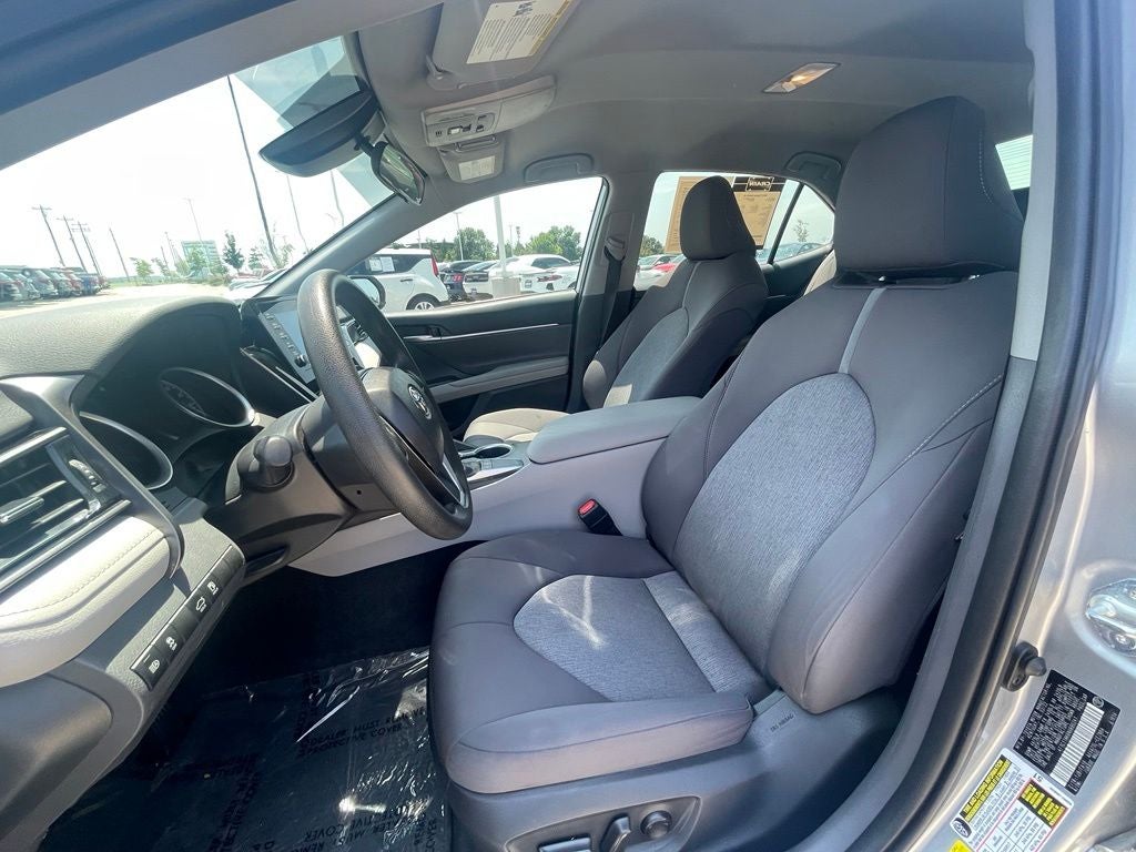 2022 Toyota Camry LE - APPLE CARPLAY / 8 WAY POWER DRIVER SEAT