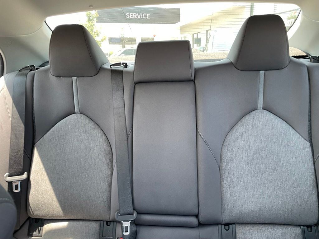 2022 Toyota Camry LE - APPLE CARPLAY / 8 WAY POWER DRIVER SEAT