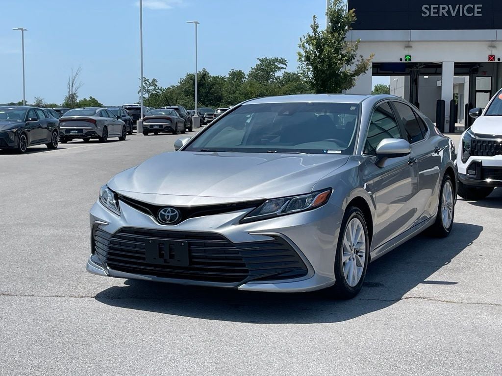 2022 Toyota Camry LE - APPLE CARPLAY / 8 WAY POWER DRIVER SEAT