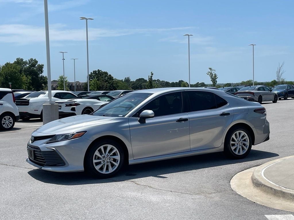 2022 Toyota Camry LE - APPLE CARPLAY / 8 WAY POWER DRIVER SEAT