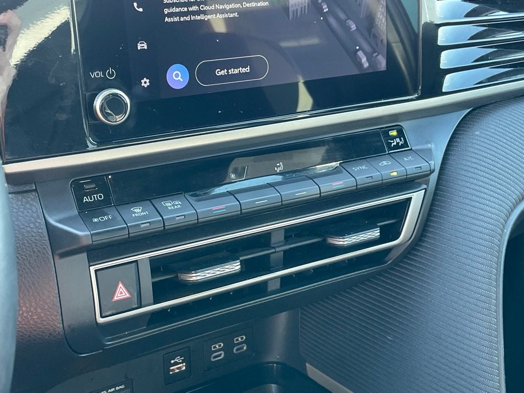 2025 Toyota Camry SE - WIRELESS CHARGING / BLIND SPOT MONITOR