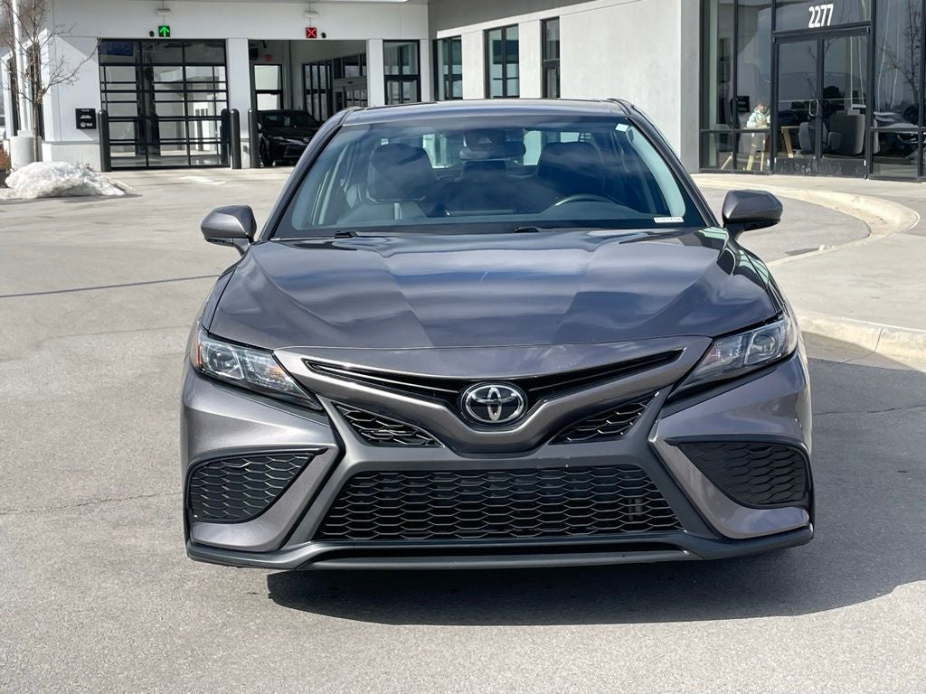 2024 Toyota Camry SE - 40 MPG / APPLE CARPLAY