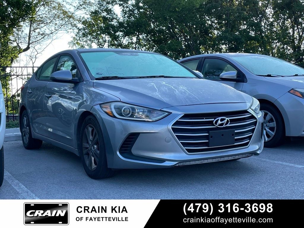 2017 Hyundai Elantra SE - 38 MPG / CRUISE CONTROL