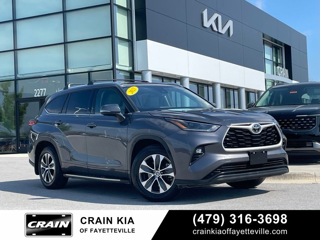 2021 Toyota Highlander XLE - MOONROOF / LEATHER