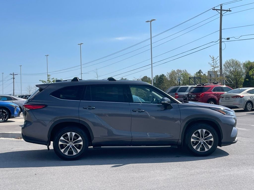 2021 Toyota Highlander XLE - MOONROOF / LEATHER
