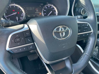 2022 Toyota Highlander XLE - POWER MOONROOF / APPLE CARPLY