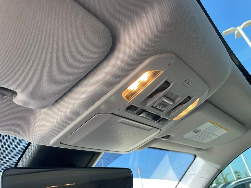 2022 Toyota Highlander XLE - POWER MOONROOF / APPLE CARPLY