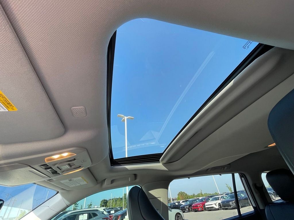 2022 Toyota Highlander XLE - POWER MOONROOF / APPLE CARPLY