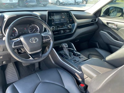 2022 Toyota Highlander XLE - POWER MOONROOF / APPLE CARPLY