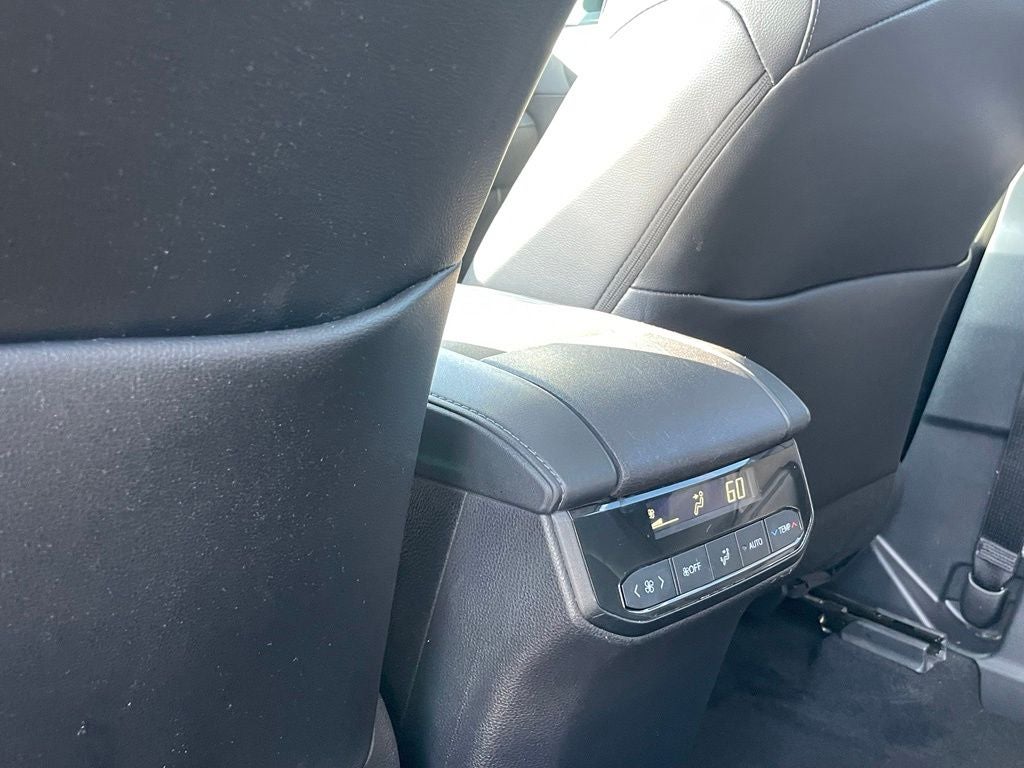 2022 Toyota Highlander XLE - POWER MOONROOF / APPLE CARPLY