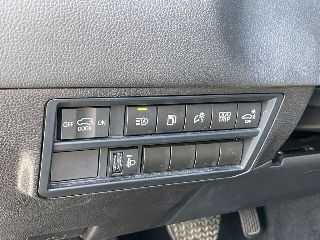 2025 Toyota Sequoia SR5 - 9520 LB TOWING CAPACITY / WIRELESS CARPLAY