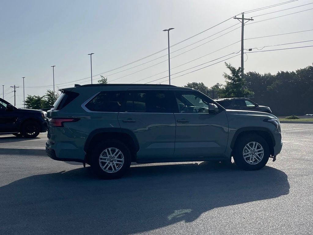 2025 Toyota Sequoia SR5 - 9520 LB TOWING CAPACITY / WIRELESS CARPLAY