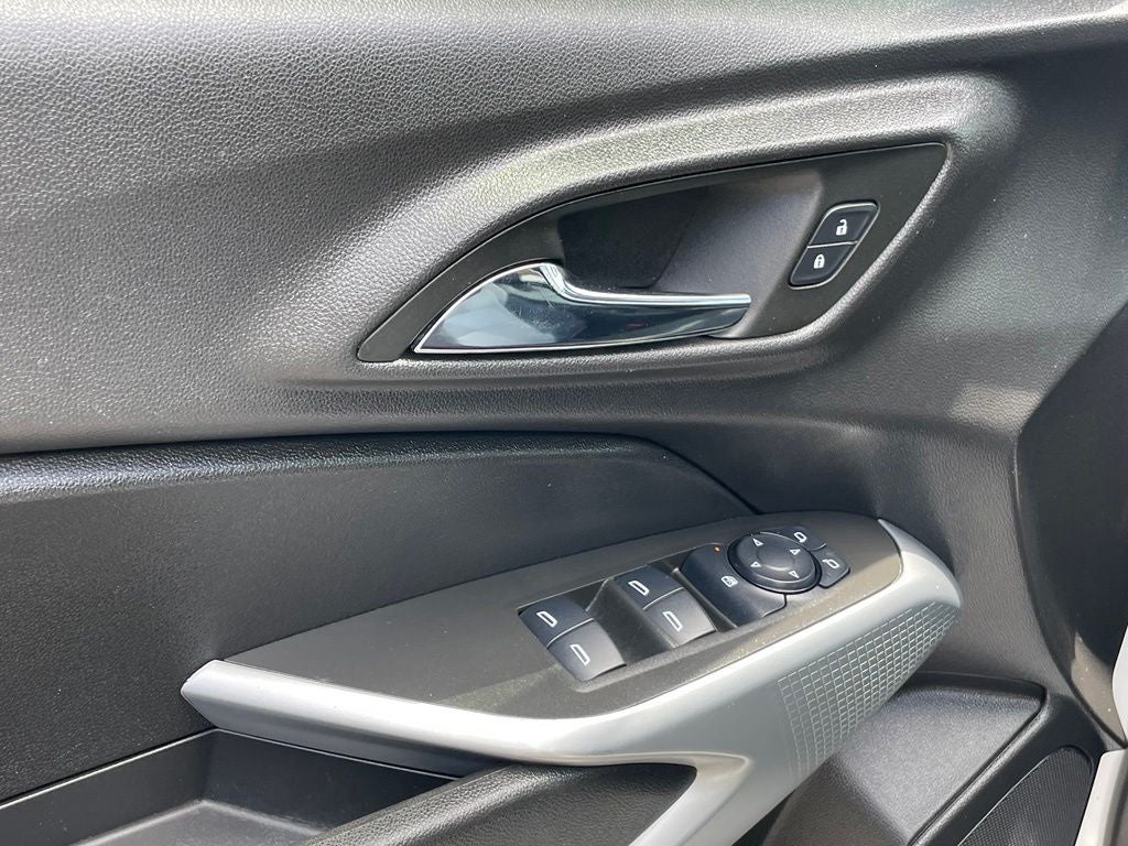 2025 Chevrolet Trax LS - LANE KEEP ASSIT / APPLE CARPLAY