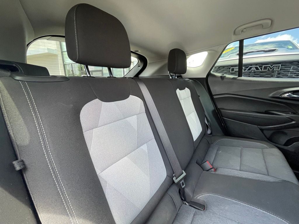 2025 Chevrolet Trax LS - LANE KEEP ASSIT / APPLE CARPLAY