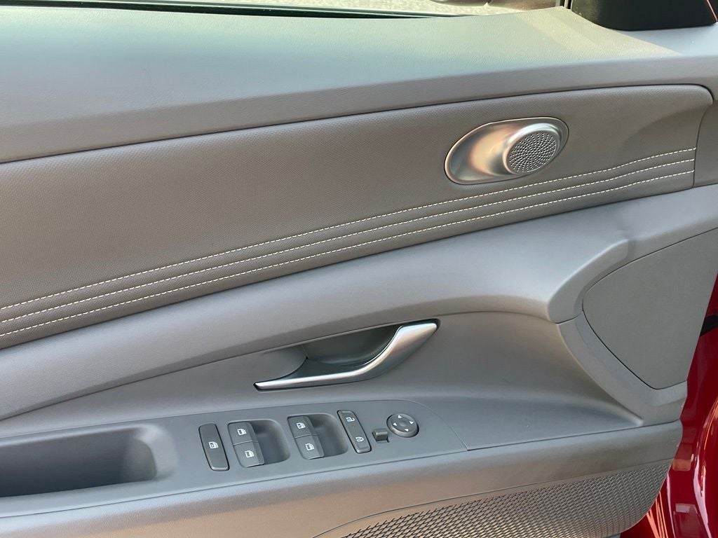 2025 Hyundai Elantra SEL Sport - 39 MPG / APPLE CARPLAY