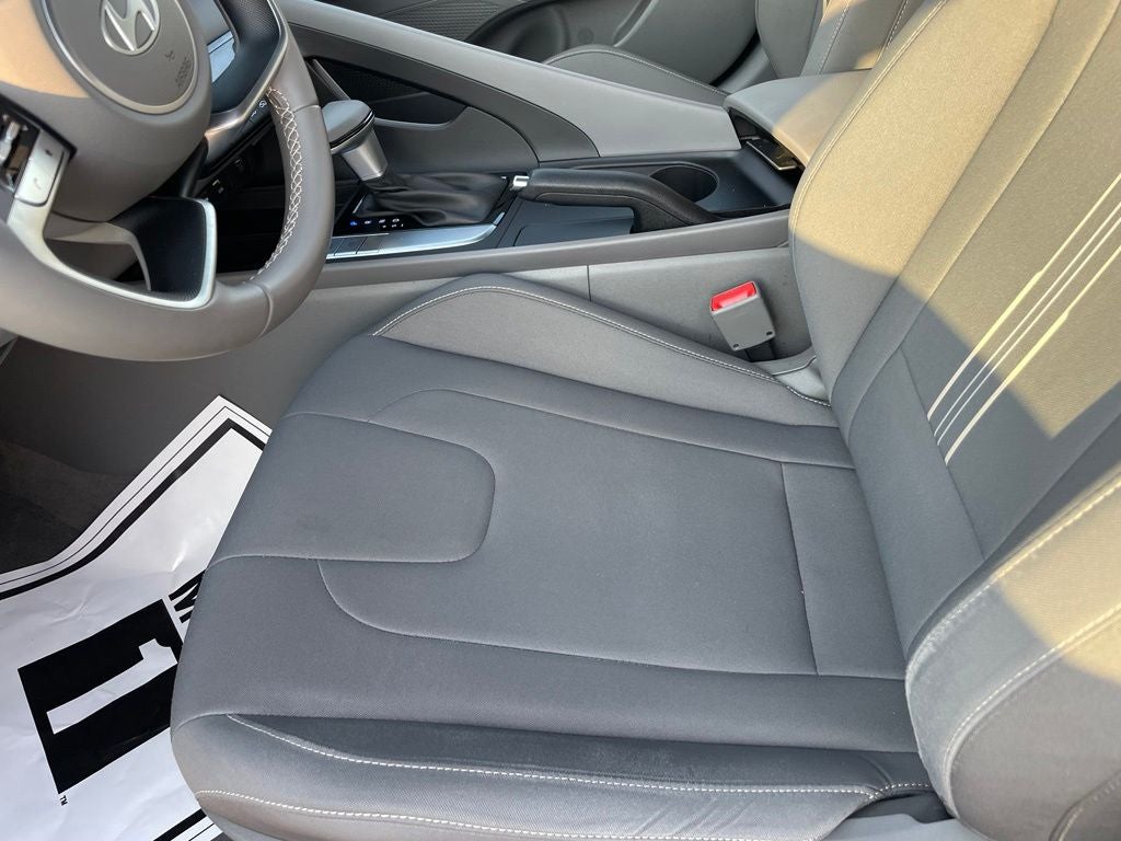 2025 Hyundai Elantra SEL Sport - 39 MPG / APPLE CARPLAY
