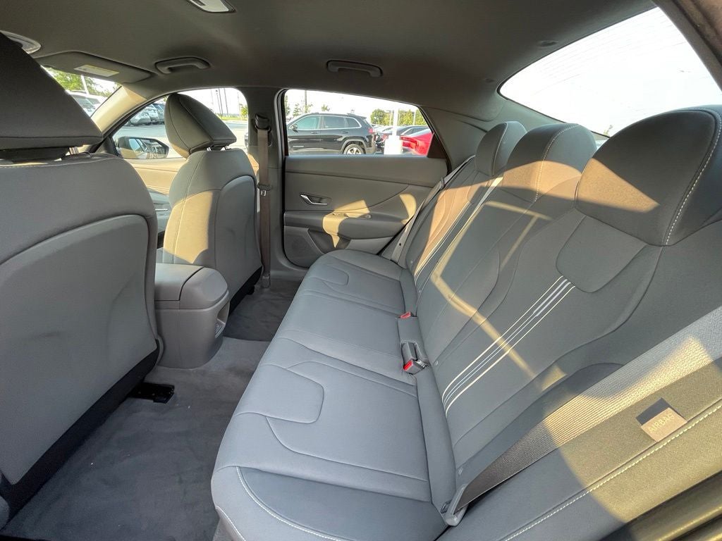 2025 Hyundai Elantra SEL Sport - 39 MPG / APPLE CARPLAY
