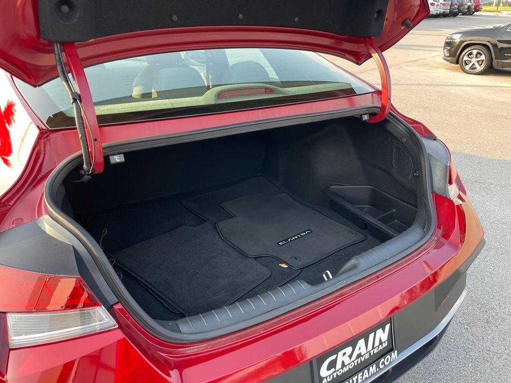 2025 Hyundai Elantra SEL Sport - 39 MPG / APPLE CARPLAY