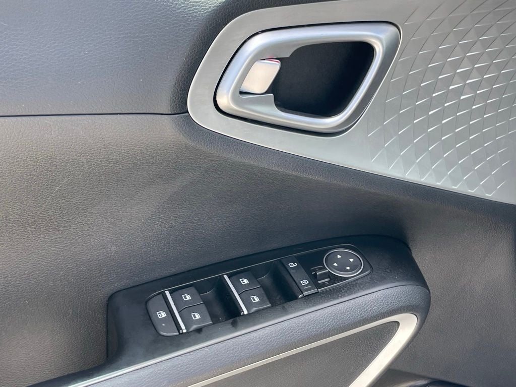 2020 Kia Soul LX - MANUAL TRANSMISSION