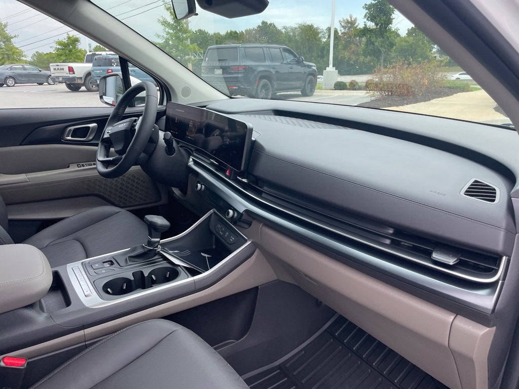 2027 Kia Carnival LXS