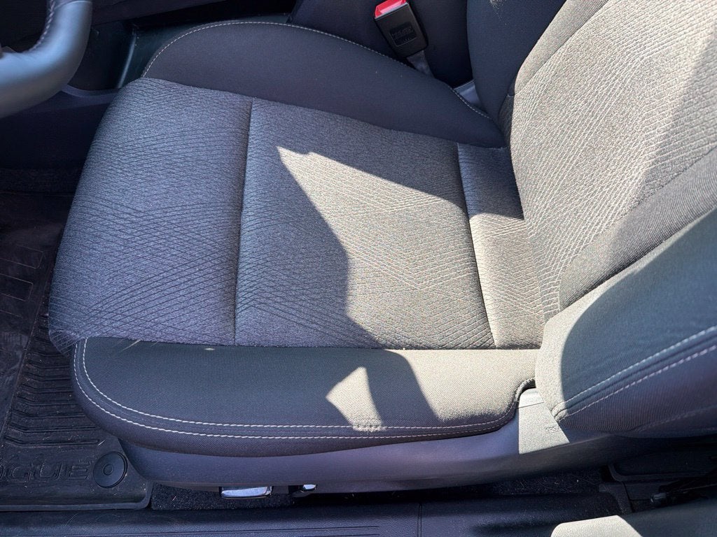 2025 Nissan Rogue SV Clean CarFax, One Owner