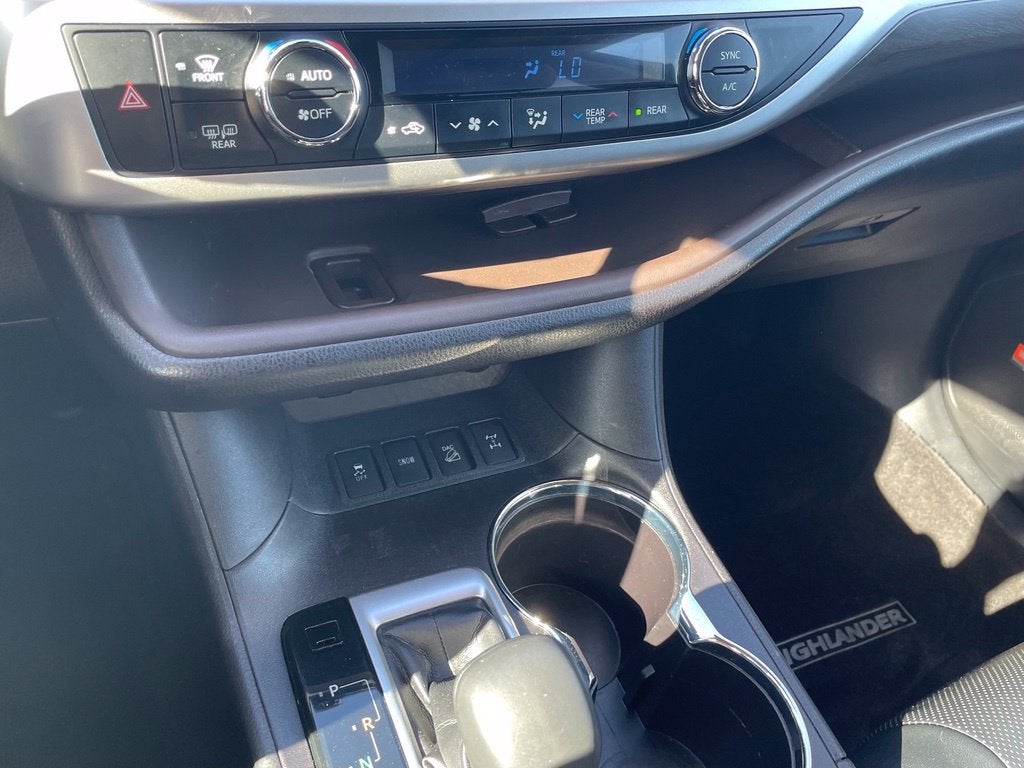 2018 Toyota Highlander Limited Platinum Leather, One Owner, Moonroof, Third Row