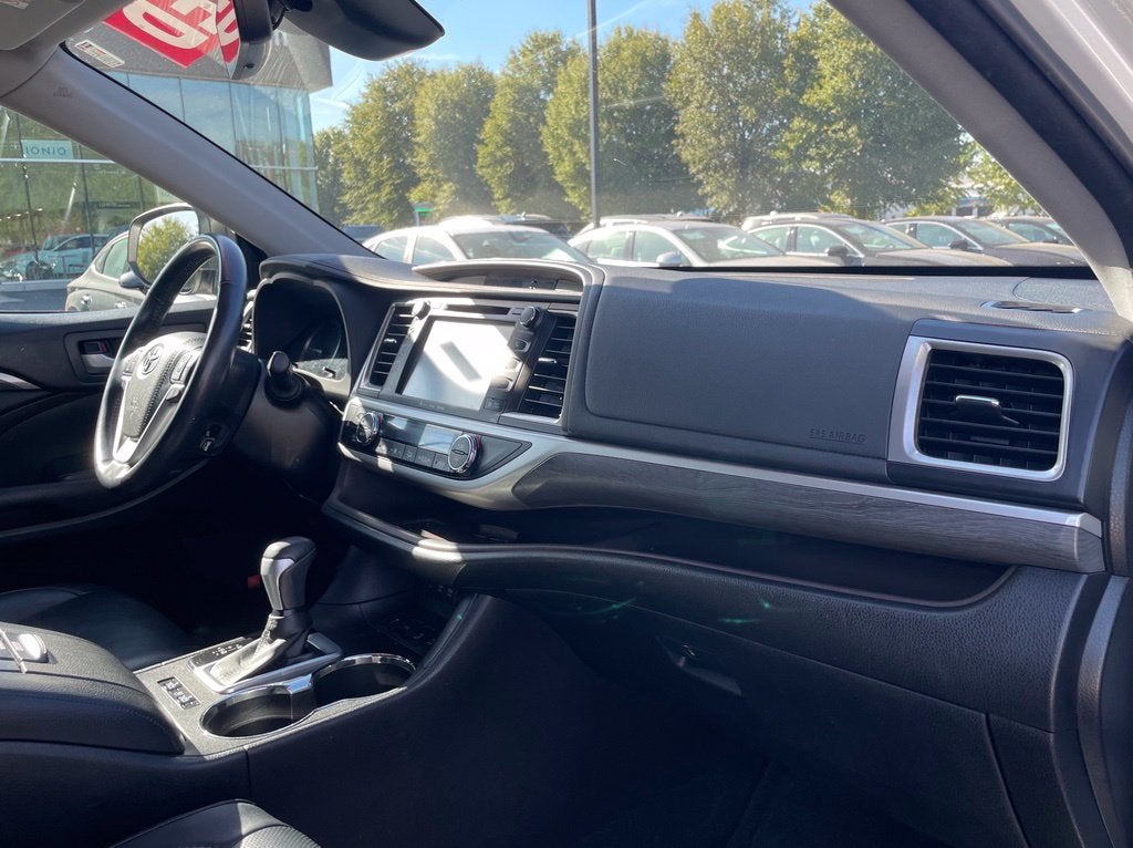 2018 Toyota Highlander Limited Platinum Leather, One Owner, Moonroof, Third Row